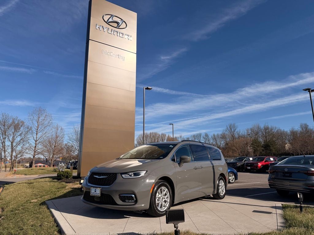 2022 Chrysler Pacifica Touring L