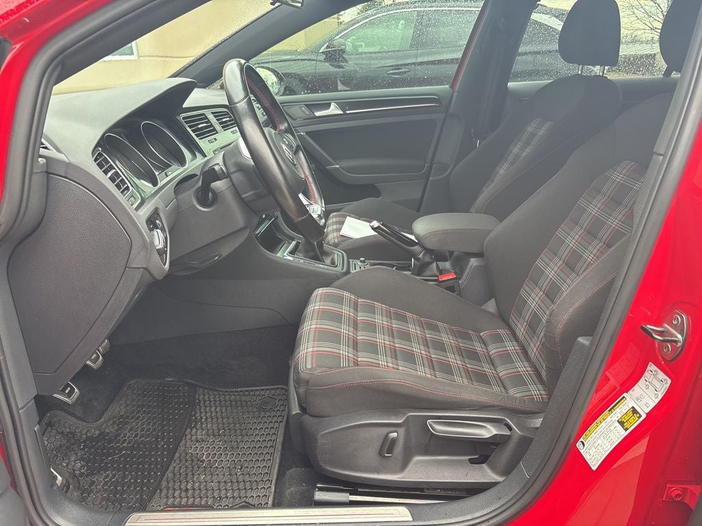 2017 Volkswagen Golf GTI Sport