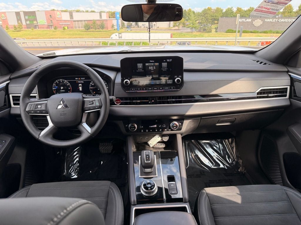 2023 Mitsubishi Outlander SE