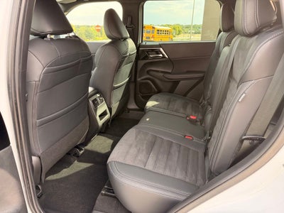 2023 Mitsubishi Outlander SE