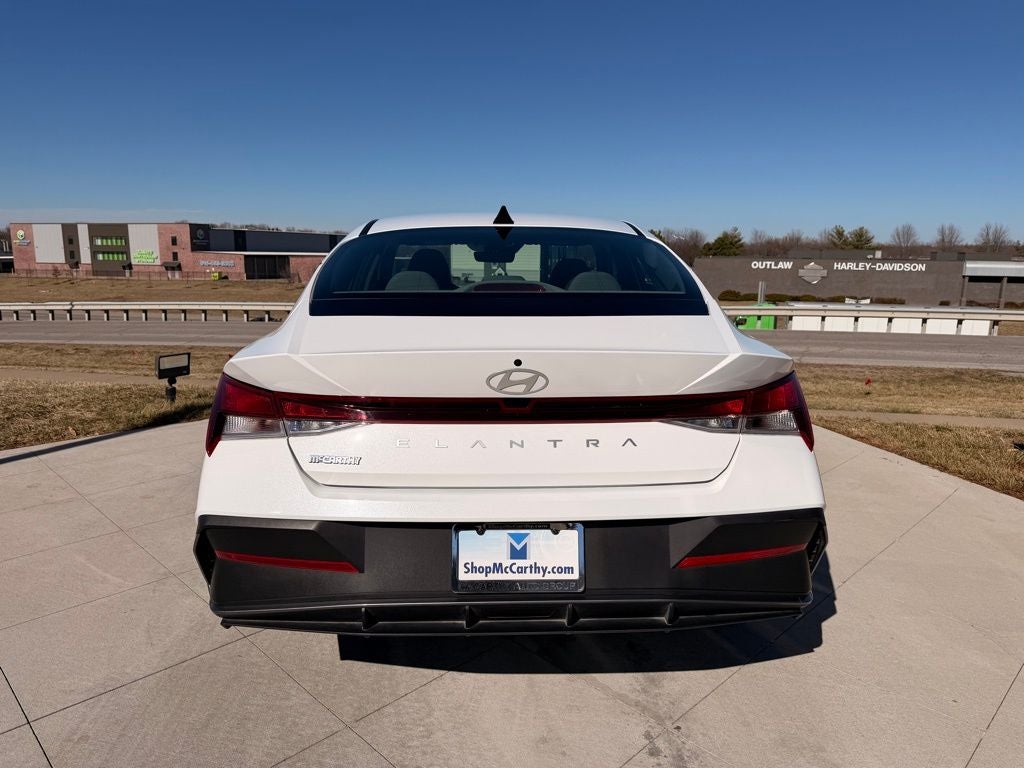 2024 Hyundai Elantra SE