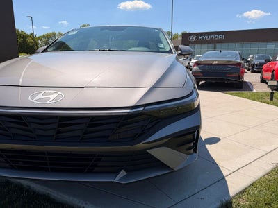 2025 Hyundai Elantra SE