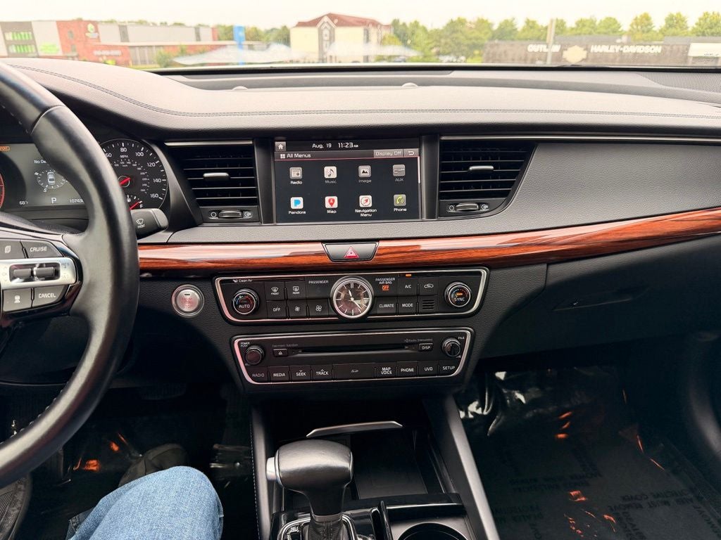 2017 Kia Cadenza Technology