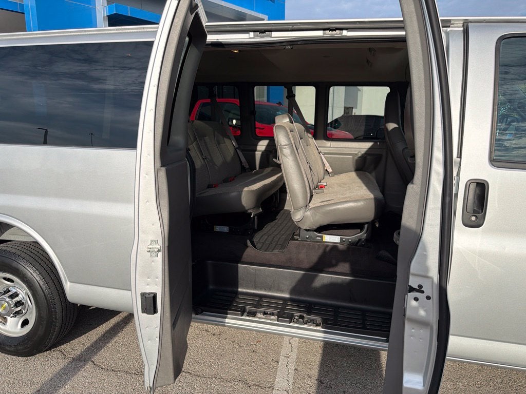 2025 Chevrolet Express 3500 LT Passenger
