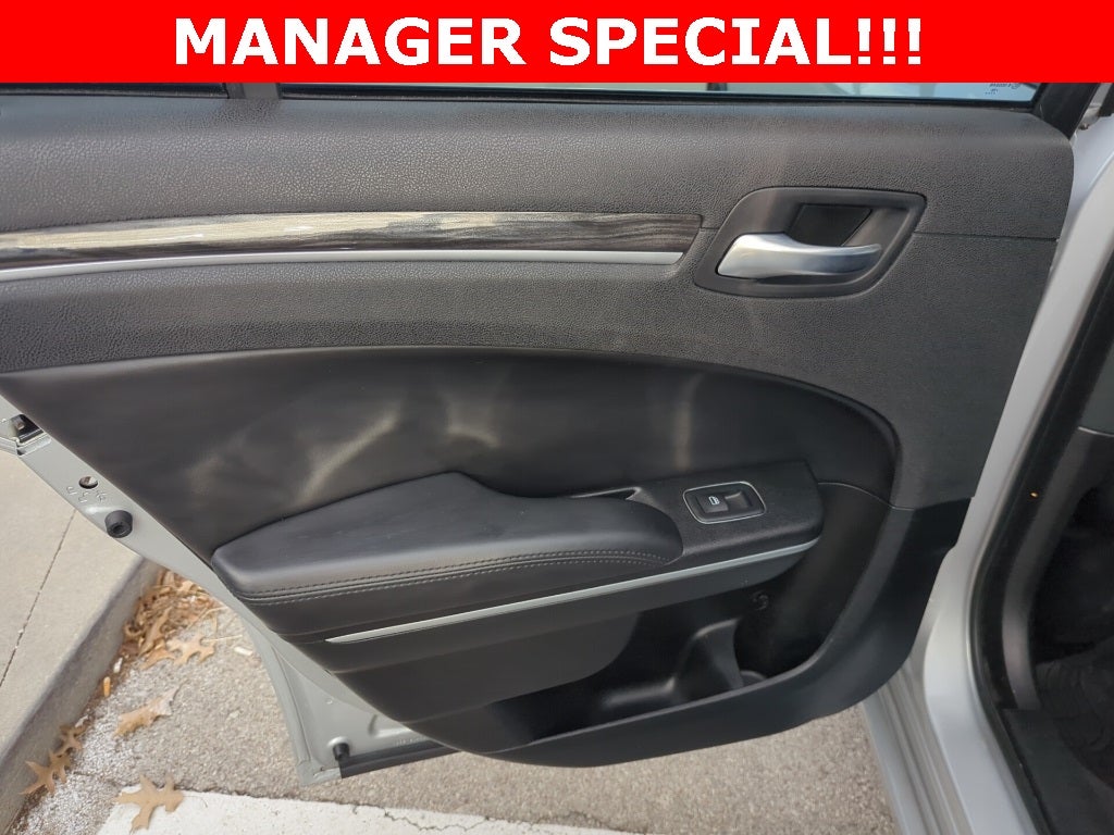 2022 Chrysler 300 Touring