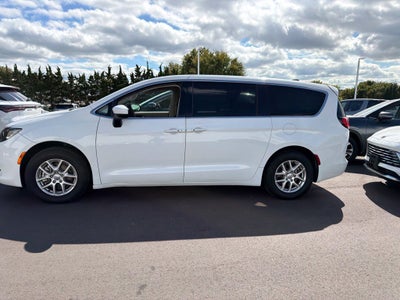 2022 Chrysler Voyager LX