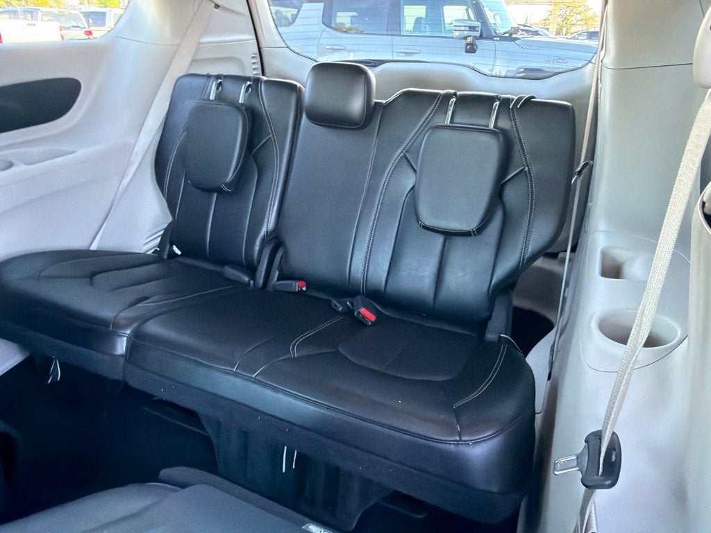2023 Chrysler Pacifica Hybrid Touring L