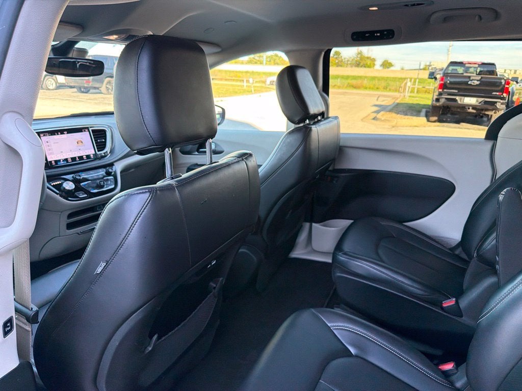 2023 Chrysler Pacifica Hybrid Touring L