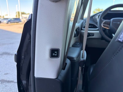 2023 Chrysler Pacifica Hybrid Touring L