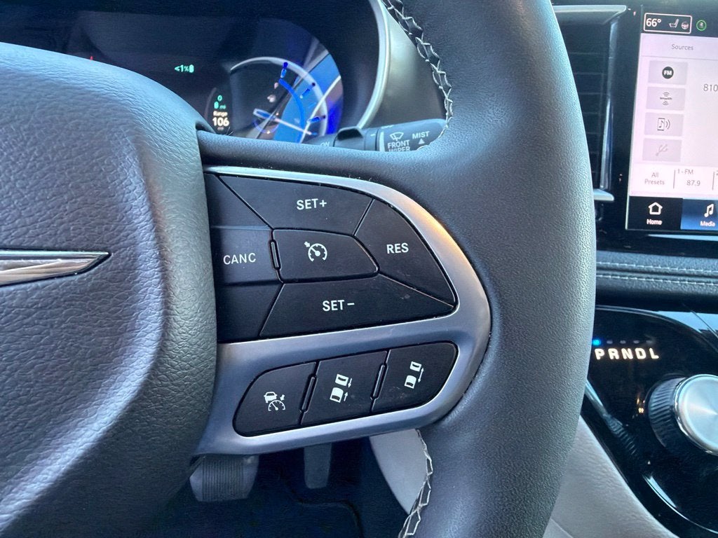 2023 Chrysler Pacifica Hybrid Touring L