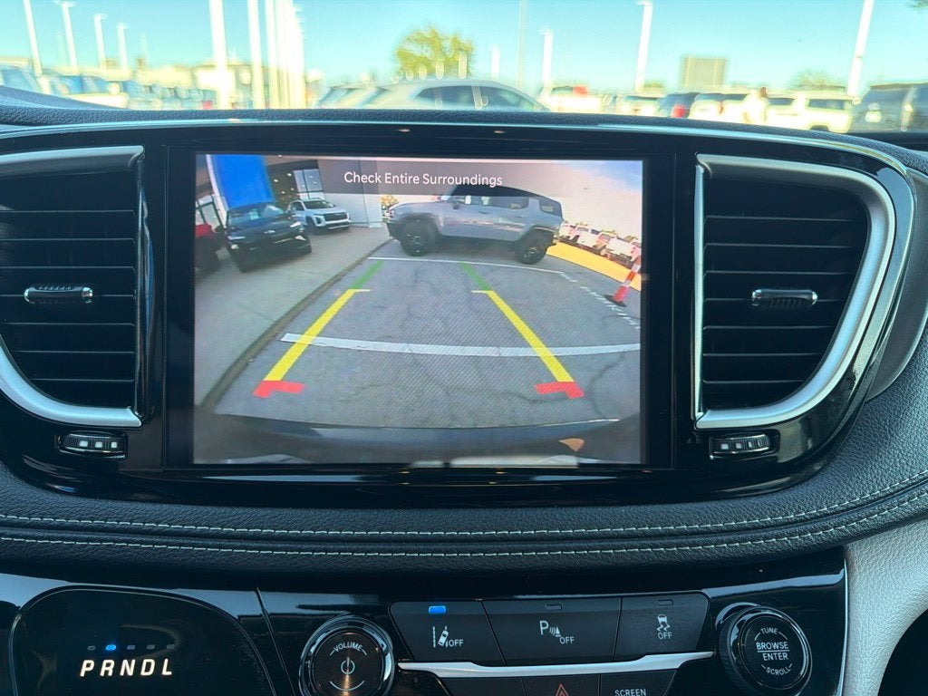 2023 Chrysler Pacifica Hybrid Touring L