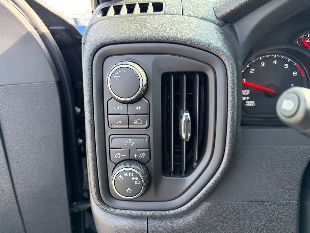 2025 Chevrolet Silverado 1500 Custom