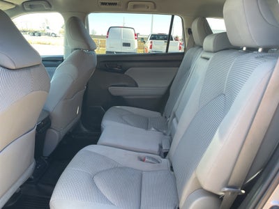 2022 Toyota Highlander LE