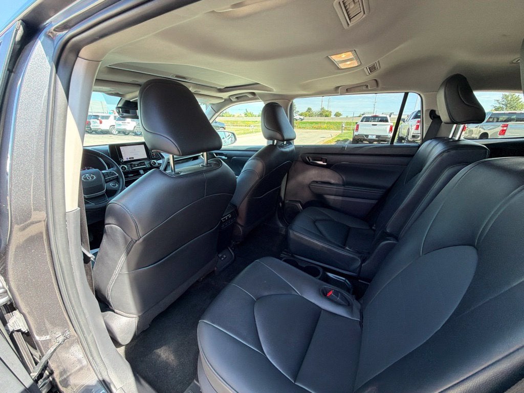 2025 Toyota Highlander XLE