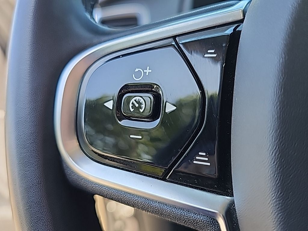 2023 Volvo XC90 B5 Core