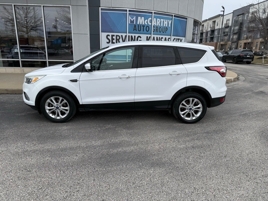 Used 2017 Ford Escape SE with VIN 1FMCU0GD1HUC00119 for sale in Kansas City