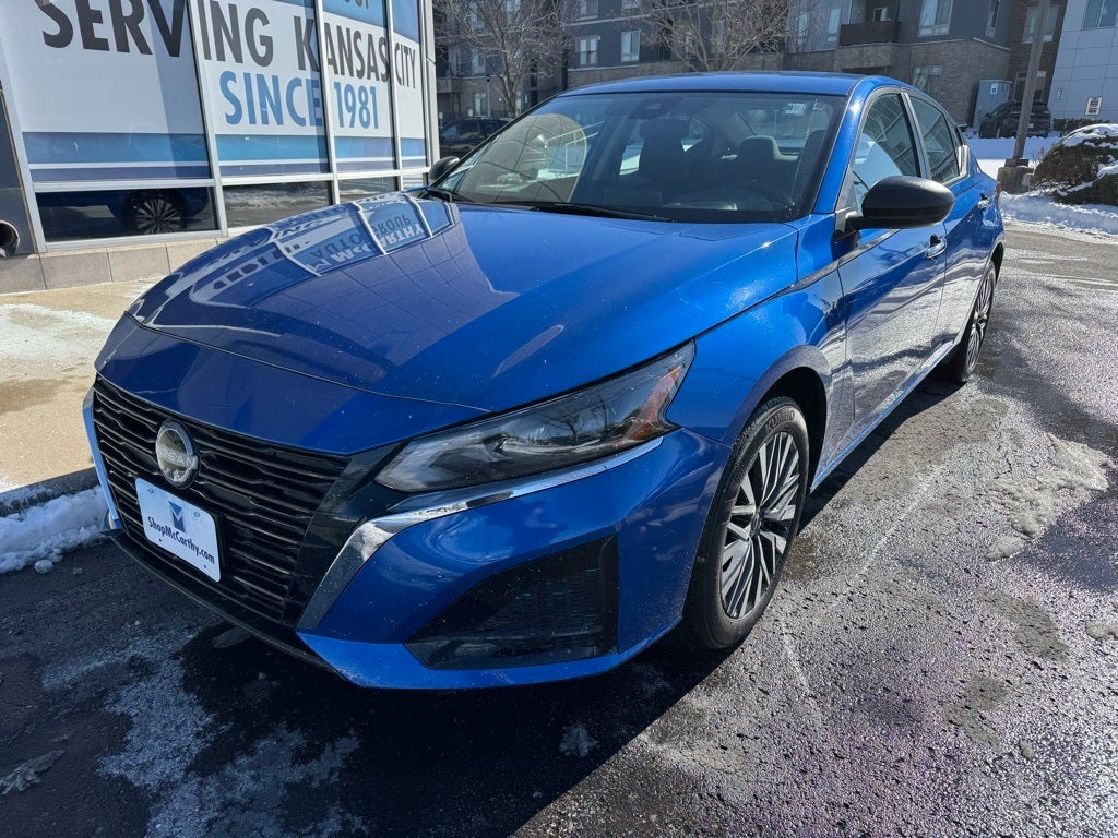 Used 2025 Nissan Altima SV with VIN 1N4BL4DW9SN372423 for sale in Kansas City