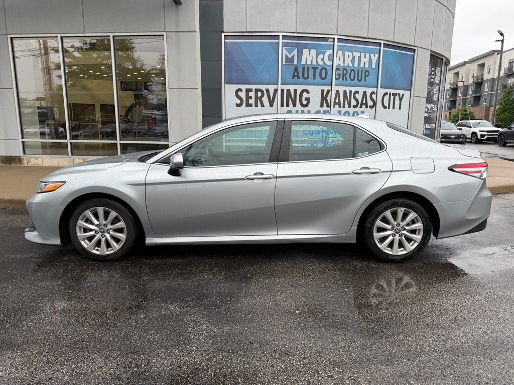Used 2020 Toyota Camry LE with VIN 4T1C11AK0LU989183 for sale in Overland Park, KS