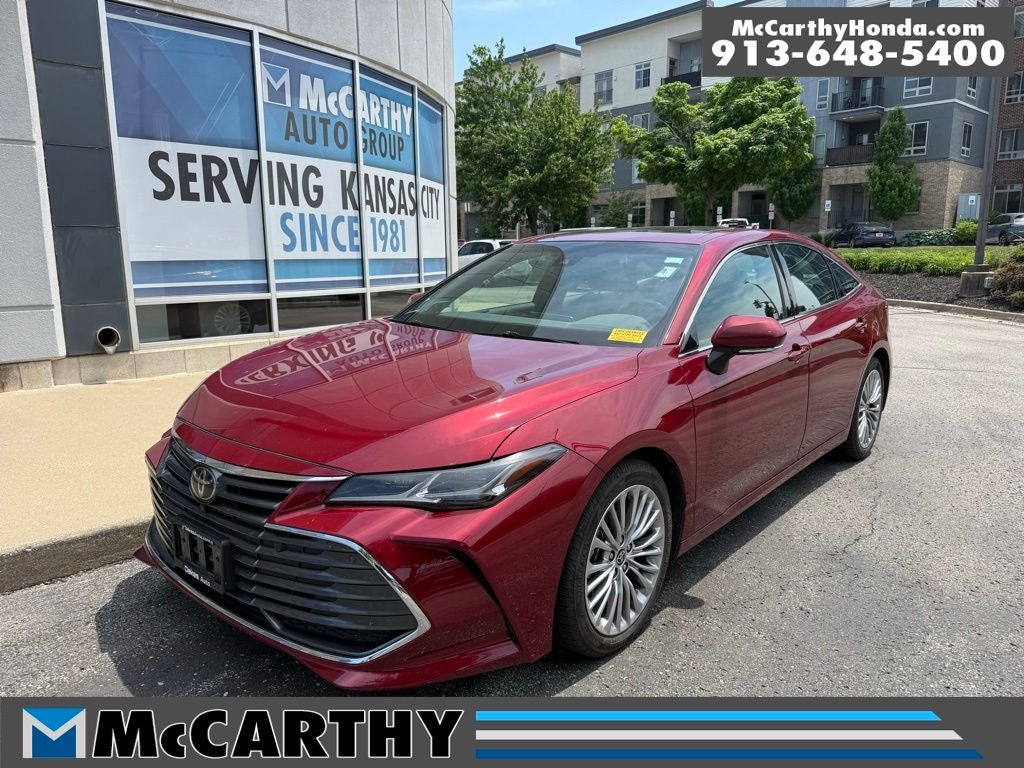2022 Toyota Avalon Limited's photo