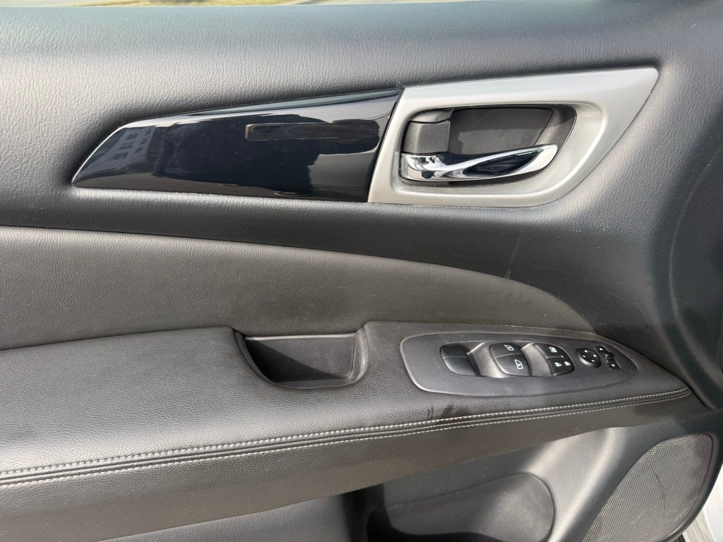 2019 Nissan Pathfinder SV