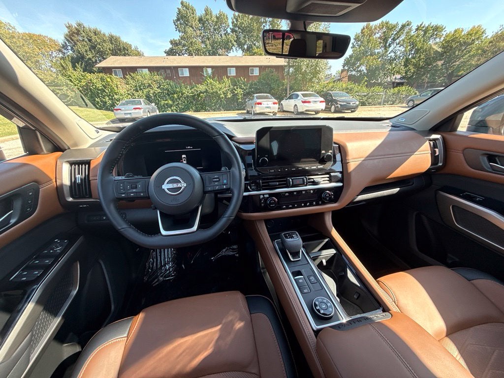 2025 Nissan Pathfinder Platinum