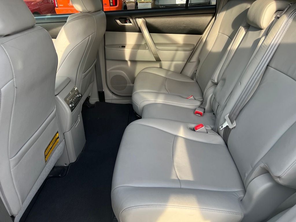 2012 Toyota Highlander SE