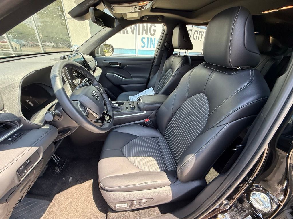 2025 Toyota Highlander XSE