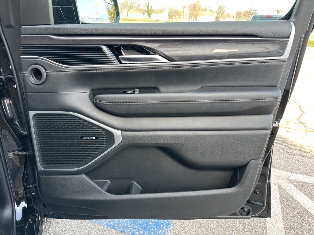 2024 Jeep Wagoneer Base