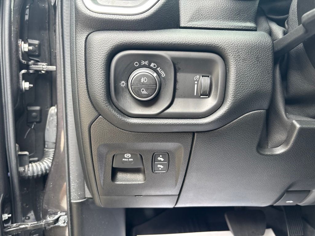 2021 RAM 1500 Big Horn Crew Cab 4x4 5'7' Box