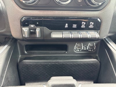 2021 RAM 1500 Big Horn Crew Cab 4x4 5'7' Box