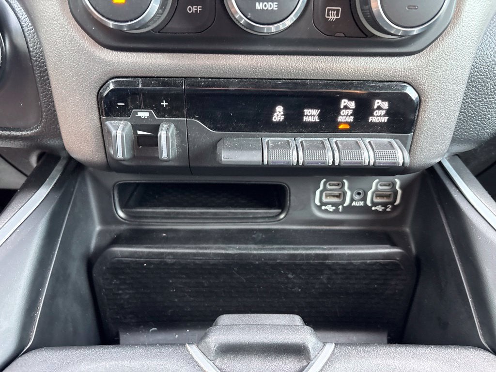 2020 RAM 1500 Big Horn Crew Cab 4x4 5'7' Box