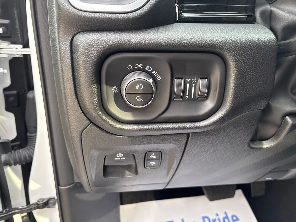 2025 RAM 1500 Laramie Crew Cab 4x4 5'7' Box