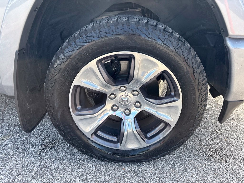 2022 RAM 1500 Laramie Crew Cab 4x4 5'7' Box