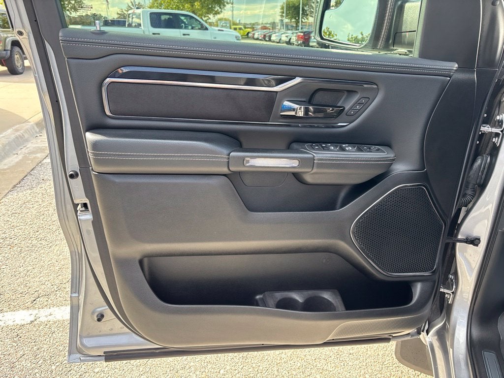 2022 RAM 1500 Laramie Crew Cab 4x4 5'7' Box
