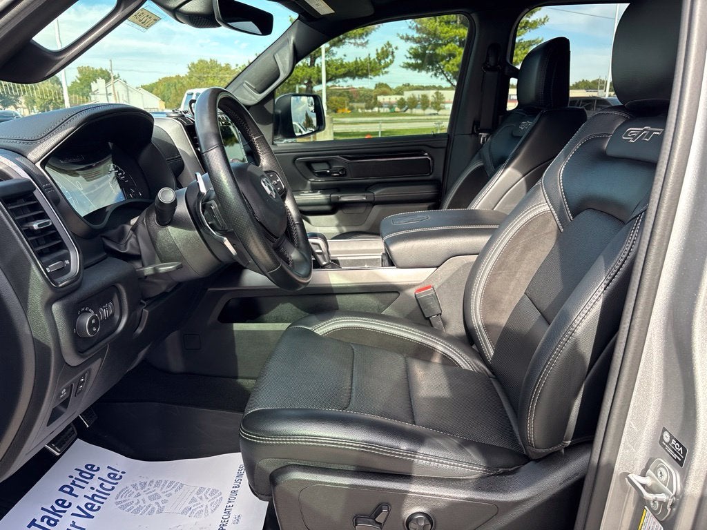 2022 RAM 1500 Laramie Crew Cab 4x4 5'7' Box