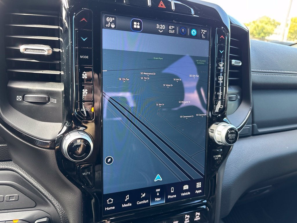 2022 RAM 1500 Laramie Crew Cab 4x4 5'7' Box