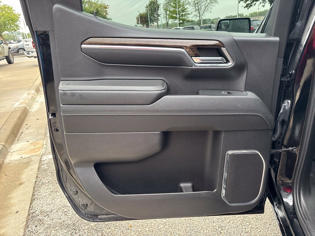 2024 GMC Sierra 1500 4WD Crew Cab Short Box Elevation with 3VL
