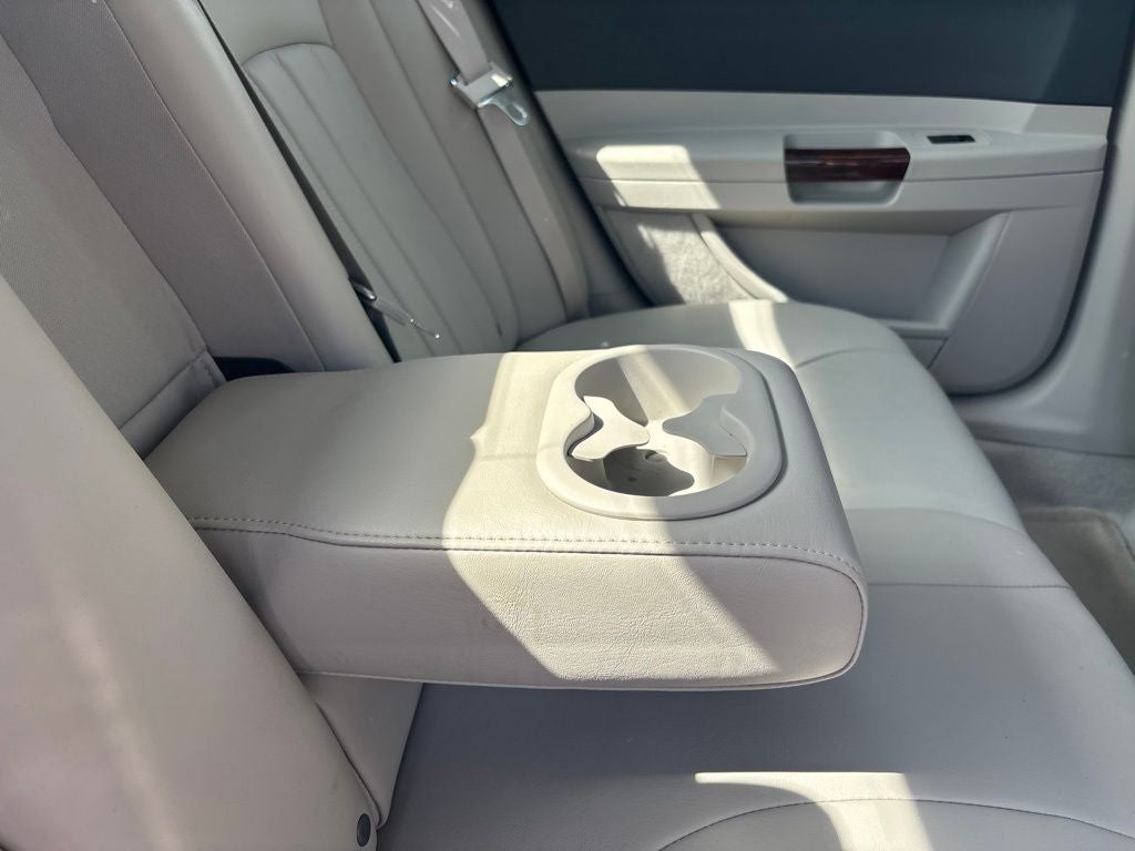 2005 Chrysler 300C Base