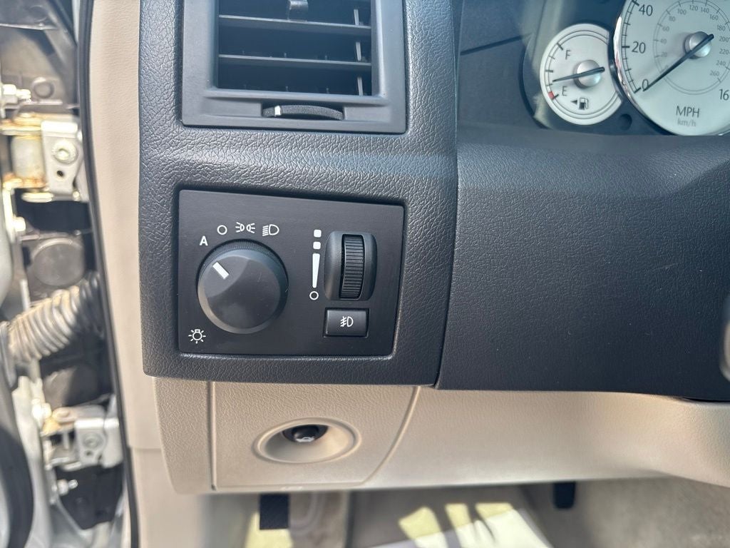 2005 Chrysler 300C Base
