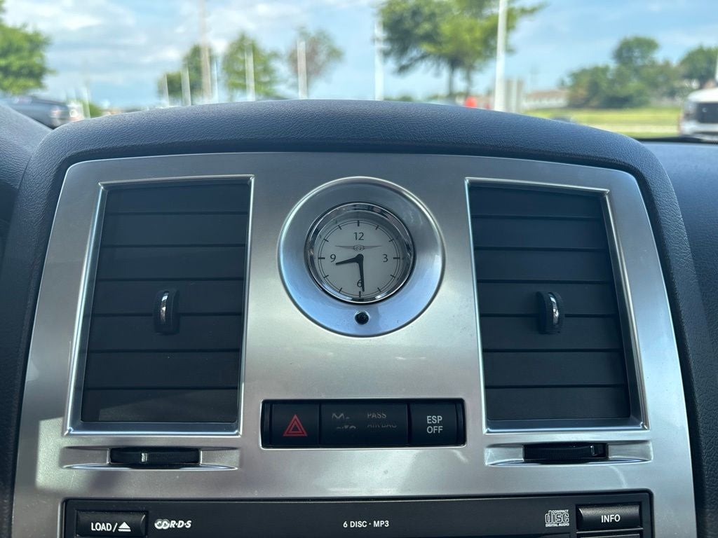 2005 Chrysler 300C Base