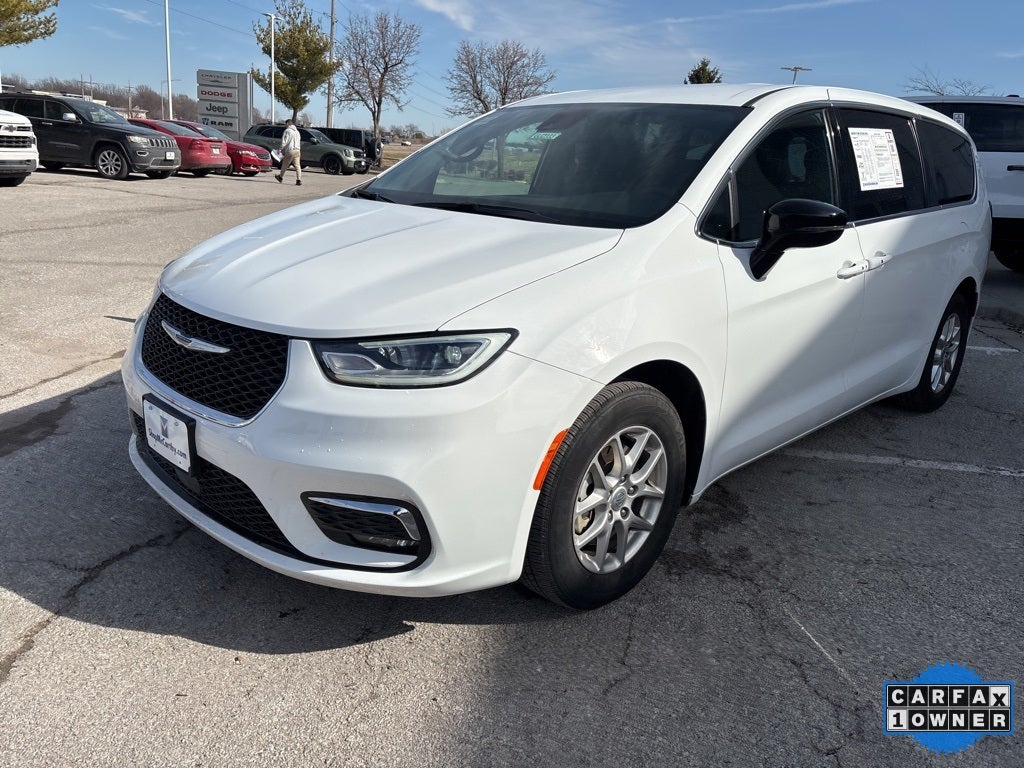 2025 Chrysler Pacifica Select