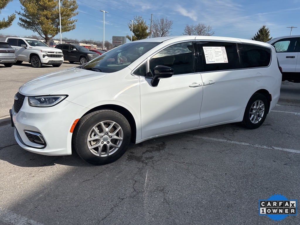 2025 Chrysler Pacifica Select