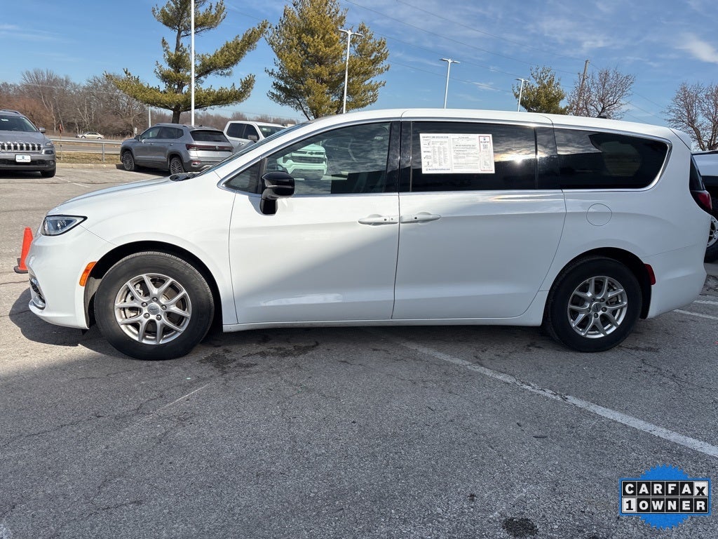 2025 Chrysler Pacifica Select