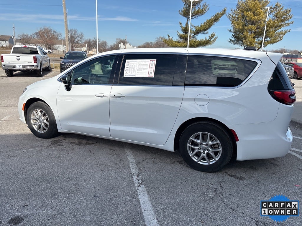 2025 Chrysler Pacifica Select