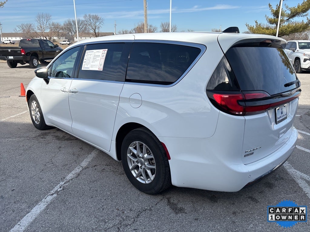 2025 Chrysler Pacifica Select