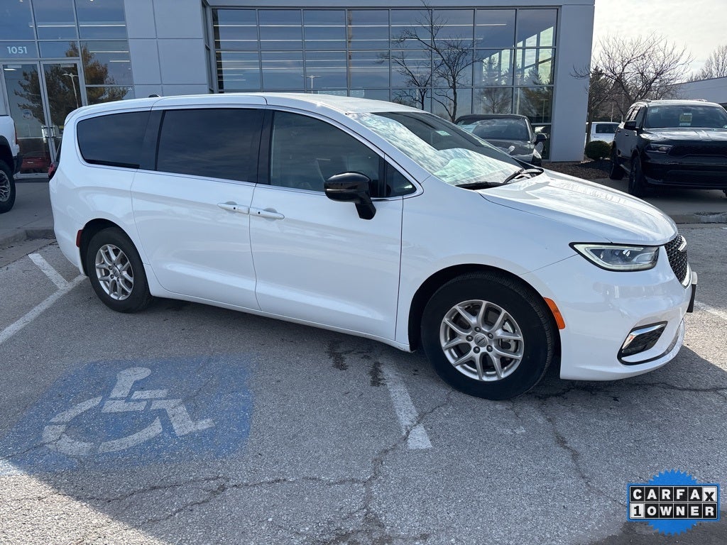 2025 Chrysler Pacifica Select