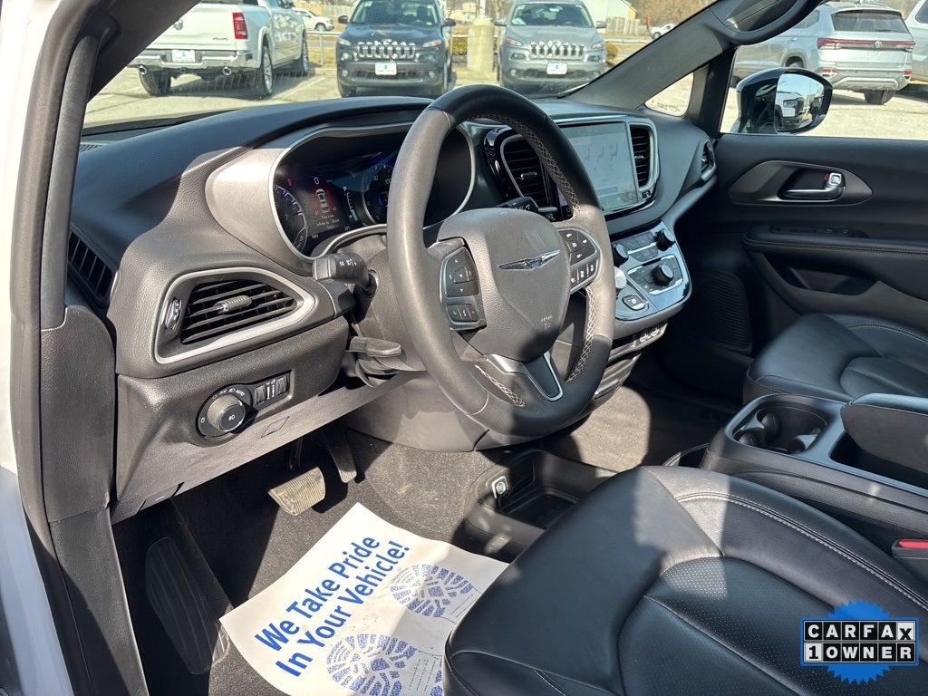 2025 Chrysler Pacifica Select