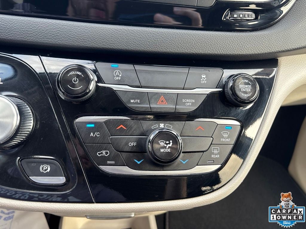 2024 Chrysler Voyager LX