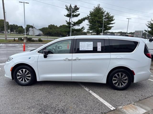 2024 Chrysler Pacifica Hybrid Select