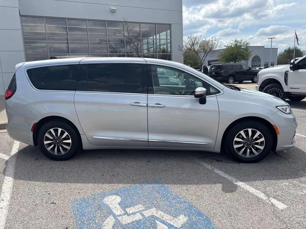 2023 Chrysler Pacifica Hybrid Limited